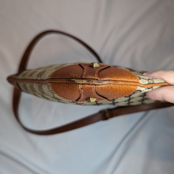 GUCCI Studded Flat Messenger Bag - Picture 8 of 11